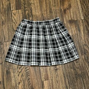 Girls Art Class brand pleated skirt with elastic waist. Never worn.